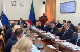 Заседание Правительства РД проходит в эти минуты под руководством премьер-министра Дагестана Абдулмуслима Абдулмуслимова.